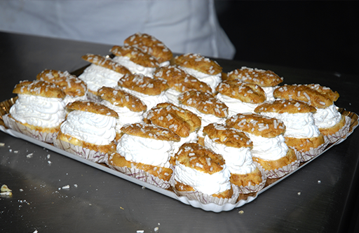 Cannoncini e pasticceria fresca