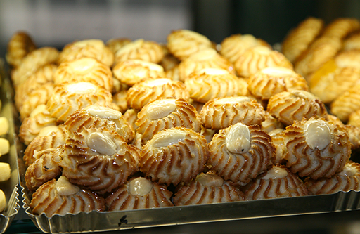 Vassoio di pasticceria fresca